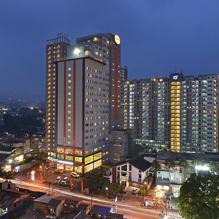 Harris Hotel & Conventions Ciumbuleuit Bandung Exterior photo