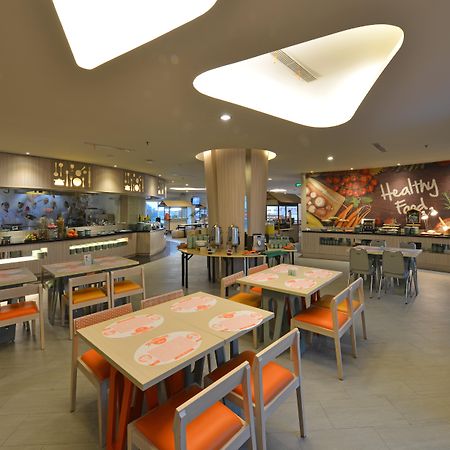 Harris Hotel & Conventions Ciumbuleuit Bandung Exterior photo