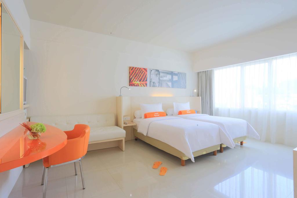 Harris Hotel & Conventions Ciumbuleuit Bandung Exterior photo