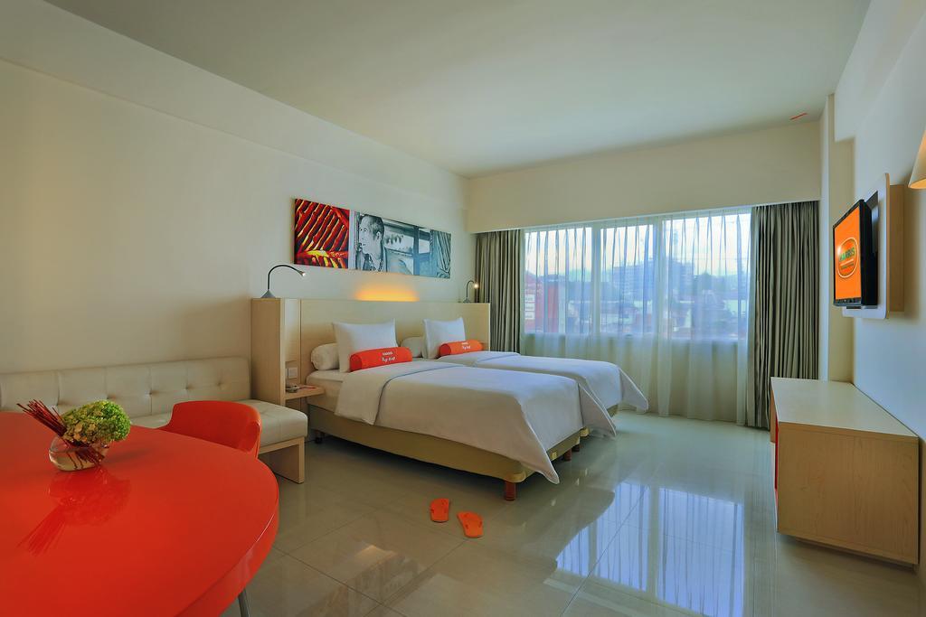 Harris Hotel & Conventions Ciumbuleuit Bandung Exterior photo