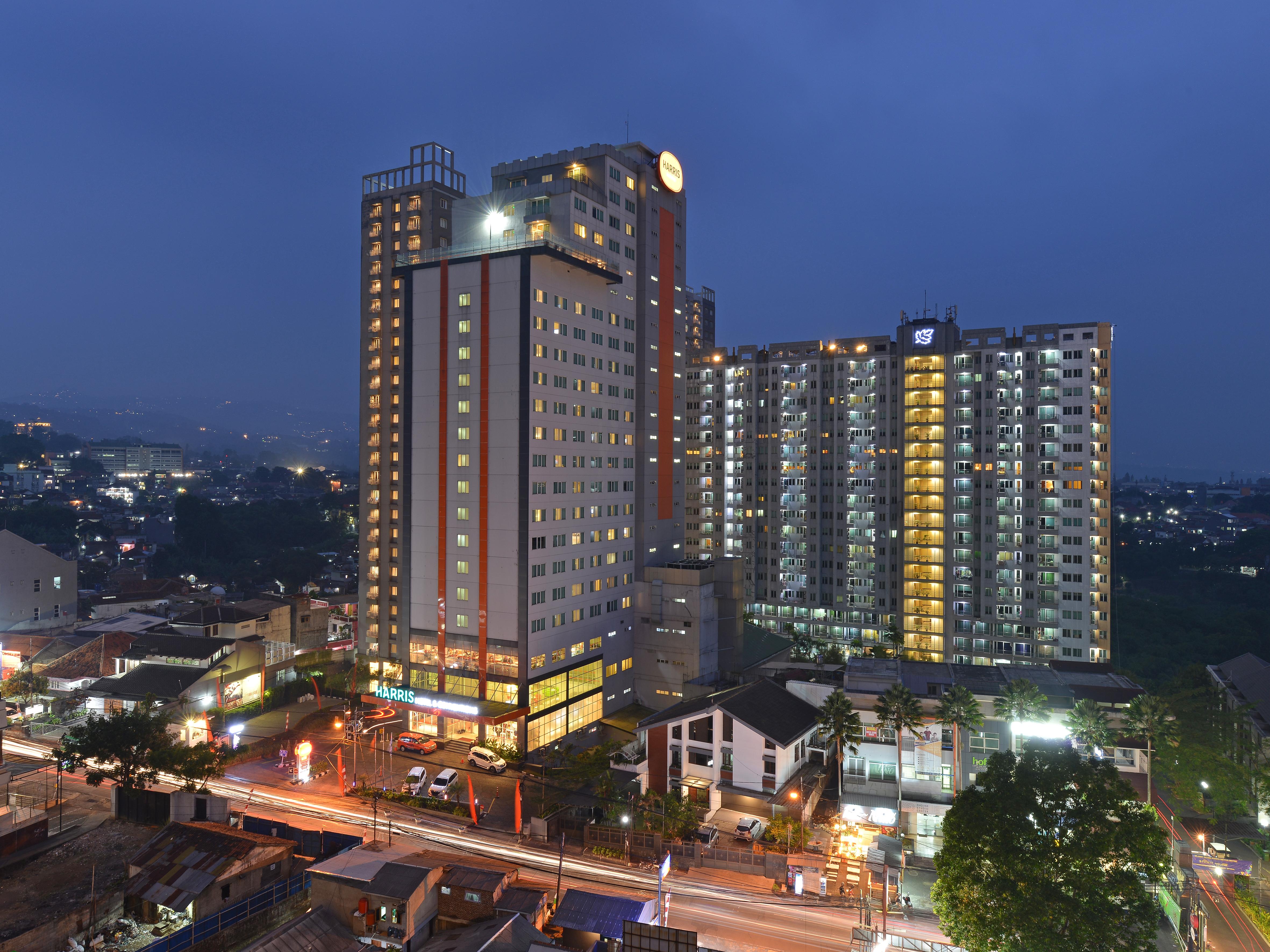 Harris Hotel & Conventions Ciumbuleuit Bandung Exterior photo