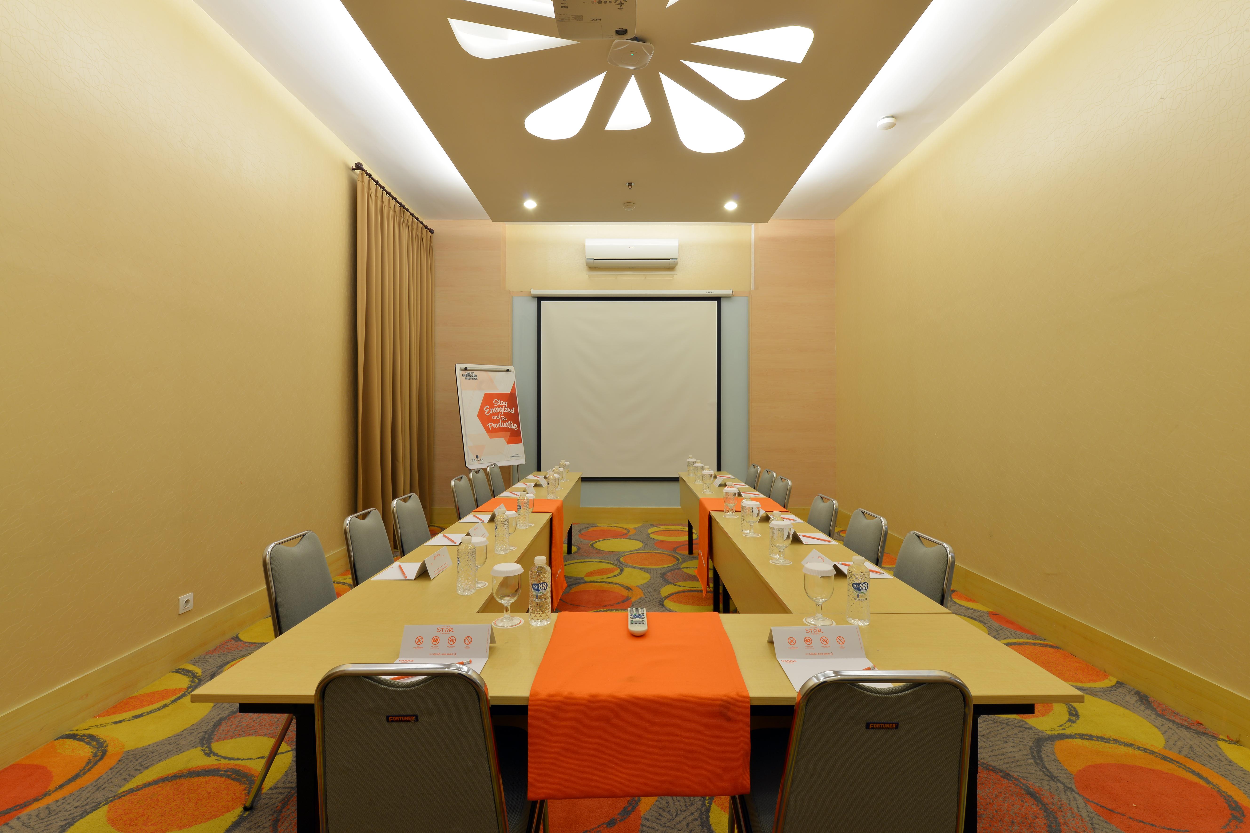 Harris Hotel & Conventions Ciumbuleuit Bandung Exterior photo