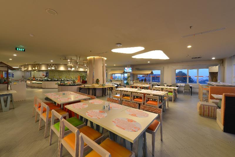Harris Hotel & Conventions Ciumbuleuit Bandung Exterior photo